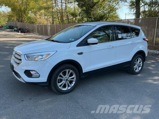 Ford Escape سيارات