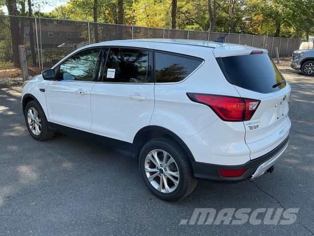 Ford Escape سيارات