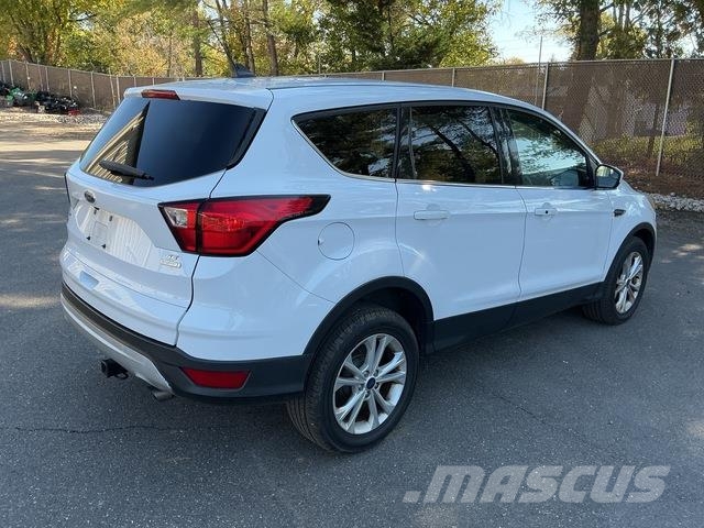 Ford Escape سيارات