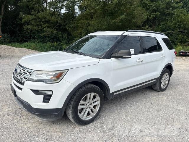 Ford Explorer Samochody osobowe