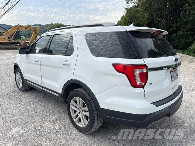 Ford Explorer Samochody osobowe