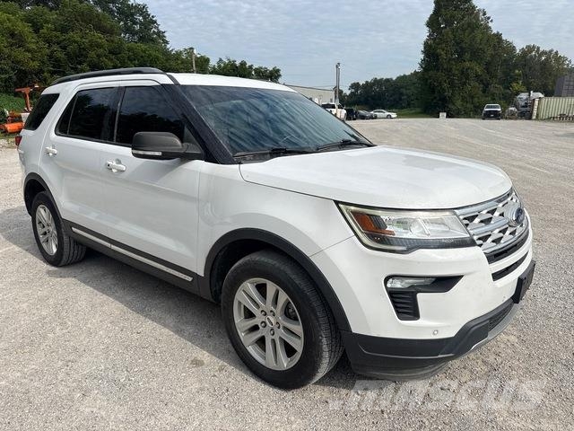 Ford Explorer Samochody osobowe