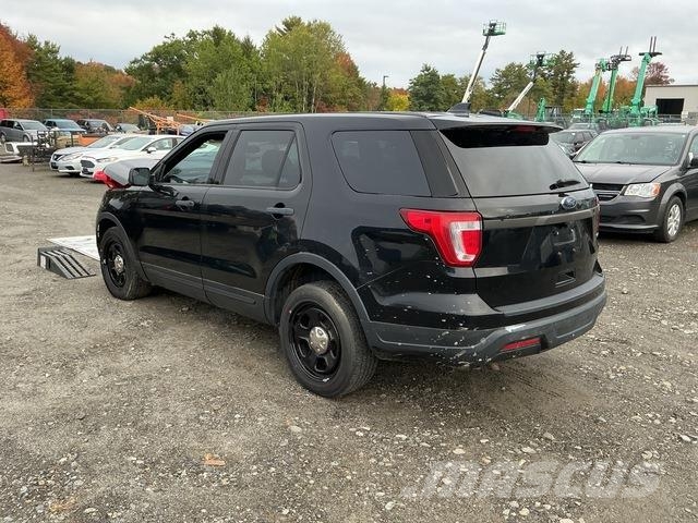 Ford Explorer Автомобілі