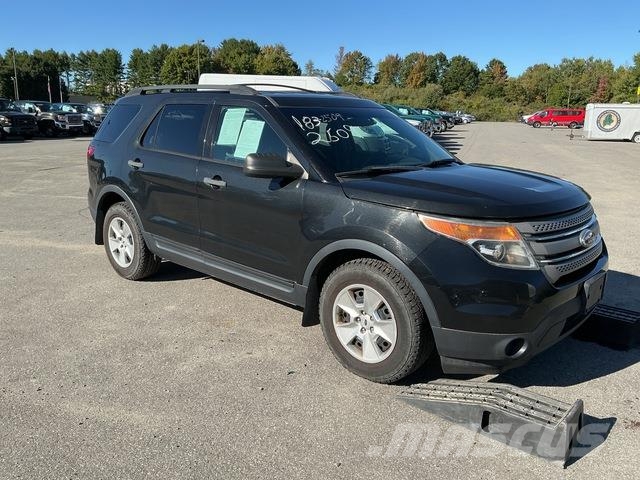 Ford Explorer 自動車