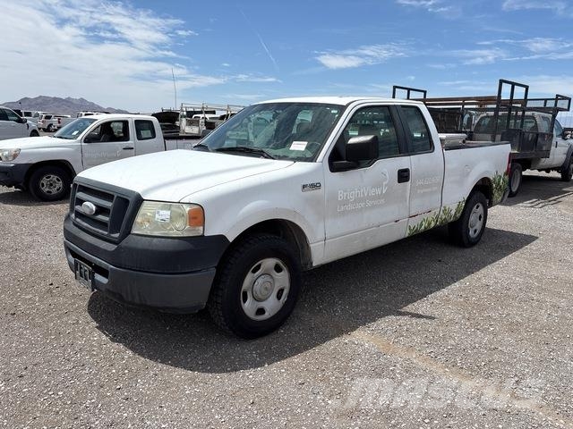 Ford F-150 Vieglais kravas automobilis/izkraušana no sāniem