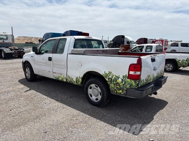 Ford F-150 Vieglais kravas automobilis/izkraušana no sāniem