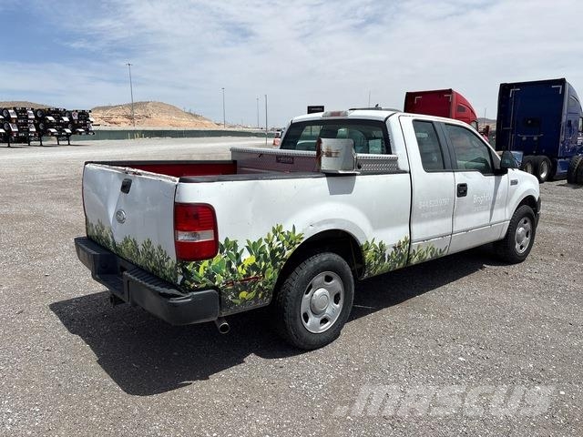 Ford F-150 Vieglais kravas automobilis/izkraušana no sāniem