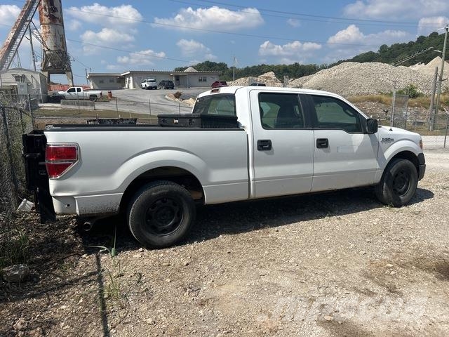 Ford F-150 Kis teherszállító/Platós kocsi