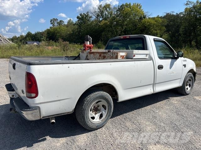 Ford F-150 皮卡.傳統半斗卡車/側卸板