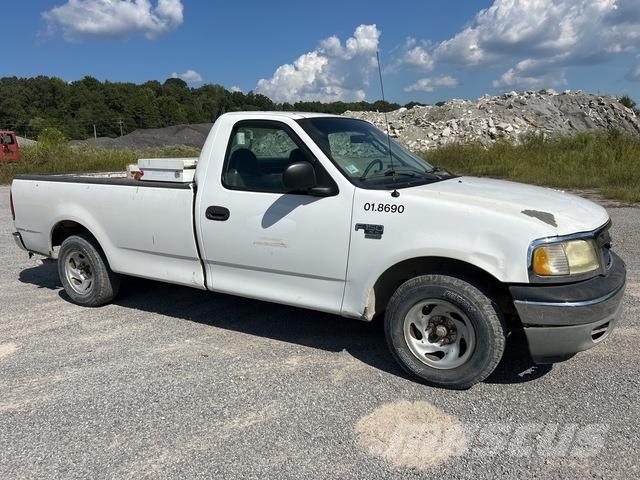 Ford F-150 皮卡.傳統半斗卡車/側卸板