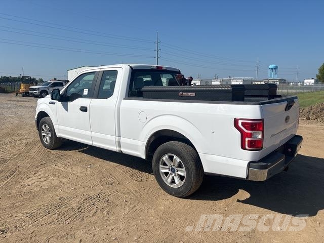 Ford F-150 Vieglais kravas automobilis/izkraušana no sāniem