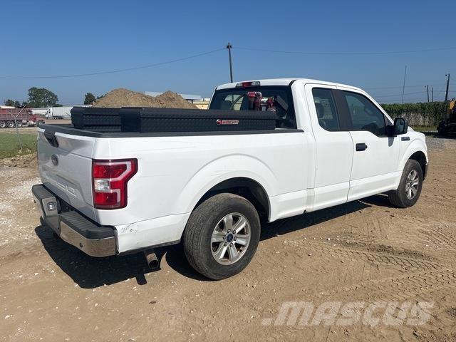 Ford F-150 Vieglais kravas automobilis/izkraušana no sāniem