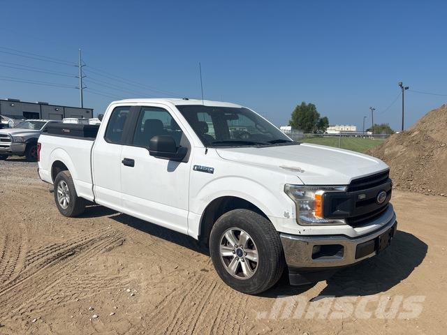 Ford F-150 Vieglais kravas automobilis/izkraušana no sāniem