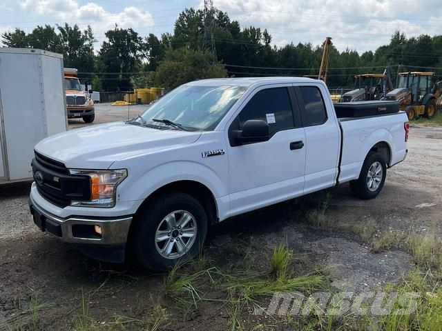 Ford F-150 Vieglais kravas automobilis/izkraušana no sāniem