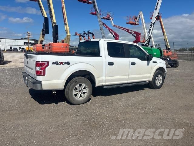 Ford F-150 Vieglais kravas automobilis/izkraušana no sāniem
