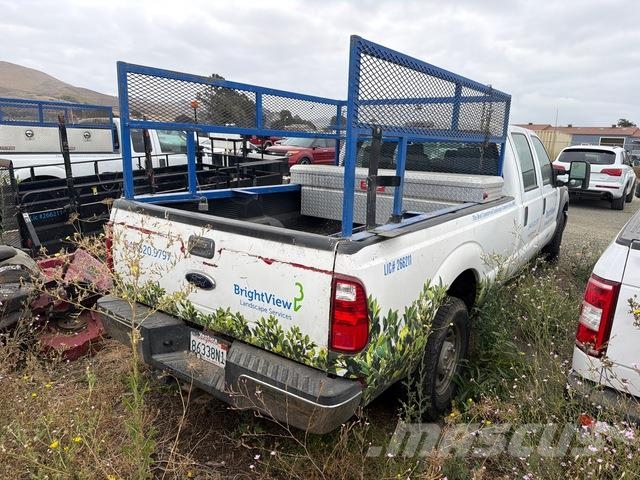 Ford F-250 شاحنات خفيفة/مفصلية الجوانب