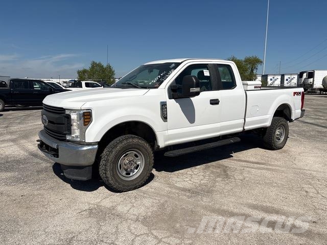 Ford F-250 Vieglais kravas automobilis/izkraušana no sāniem