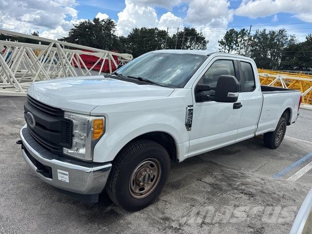 Ford F-250 Utilitaire benne