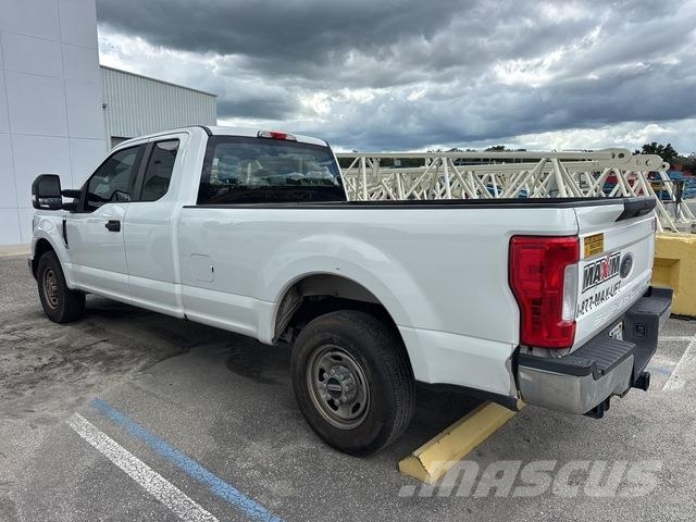 Ford F-250 Utilitaire benne