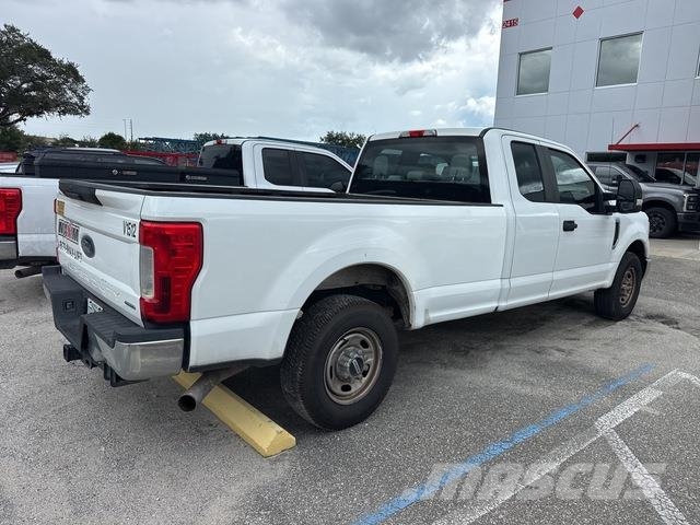 Ford F-250 Utilitaire benne