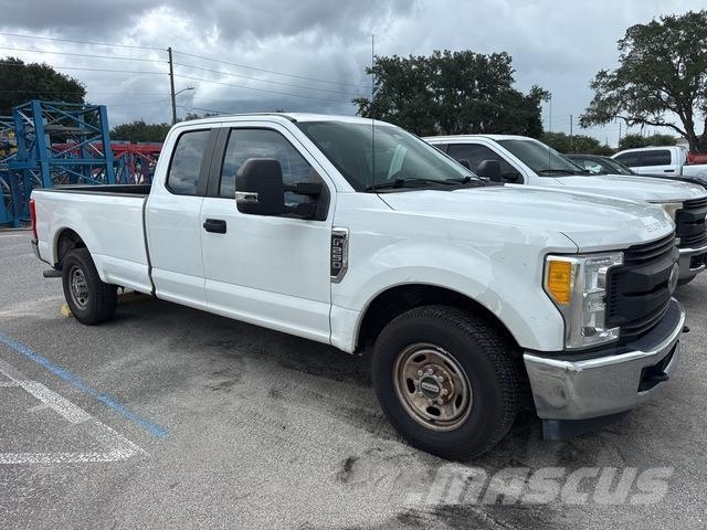 Ford F-250 Utilitaire benne