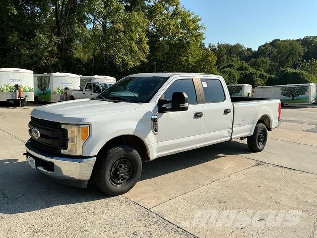 Ford F-250 Kis teherszállító/Platós kocsi