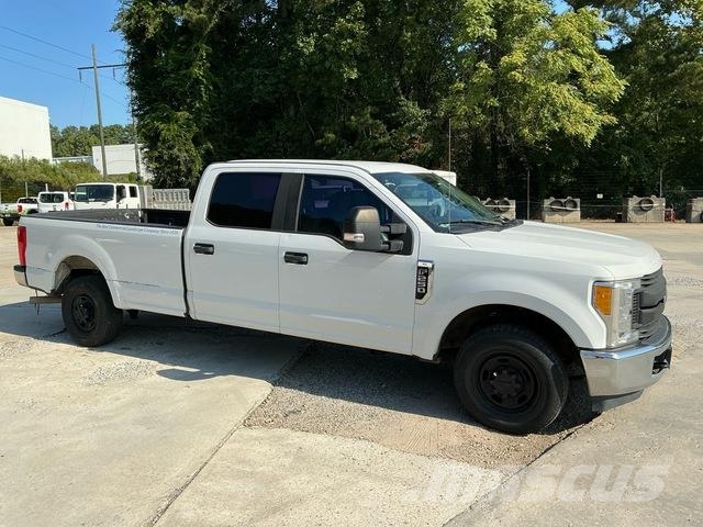 Ford F-250 Kis teherszállító/Platós kocsi