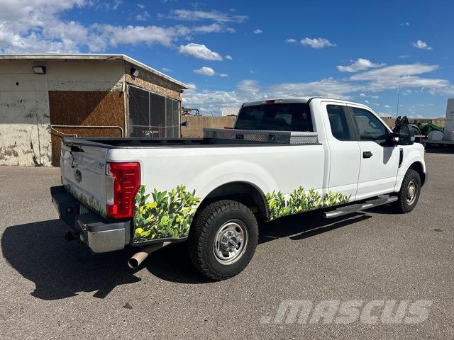 Ford F-250 Nakladacia/sklápacia bočnica