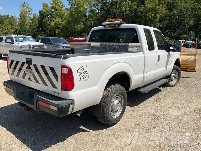 Ford F-250 Super Duty XL Schneeschilde und -pflüge