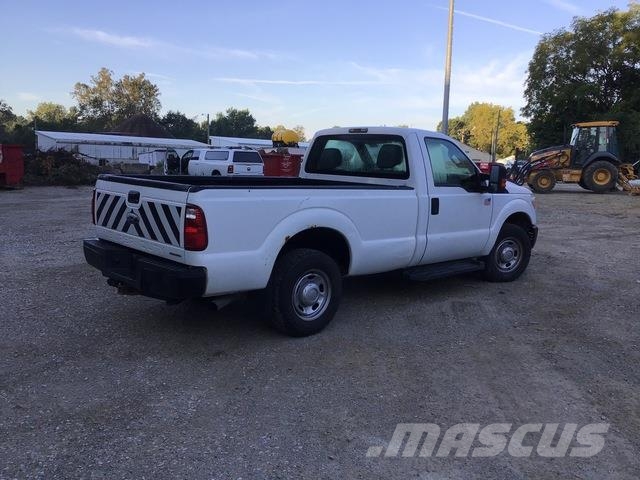 Ford F-250 Super Duty XL Lava-autot