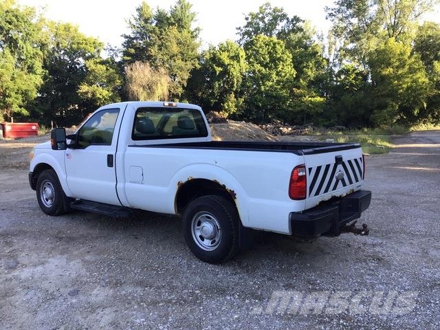 Ford F-250 Super Duty XL Lava-autot