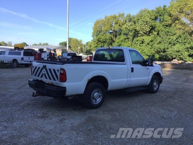 Ford F-250 Super Duty XL Lava-autot