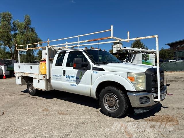 Ford F-350 Flatbed / Dropside trucks