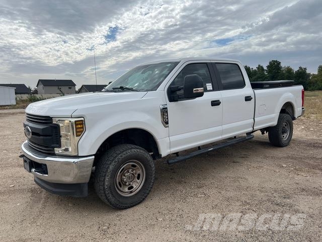 Ford F-350 Kis teherszállító/Platós kocsi