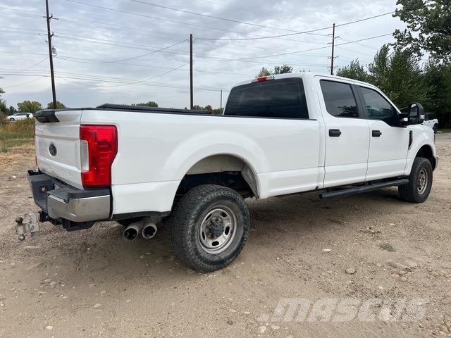 Ford F-350 Kis teherszállító/Platós kocsi