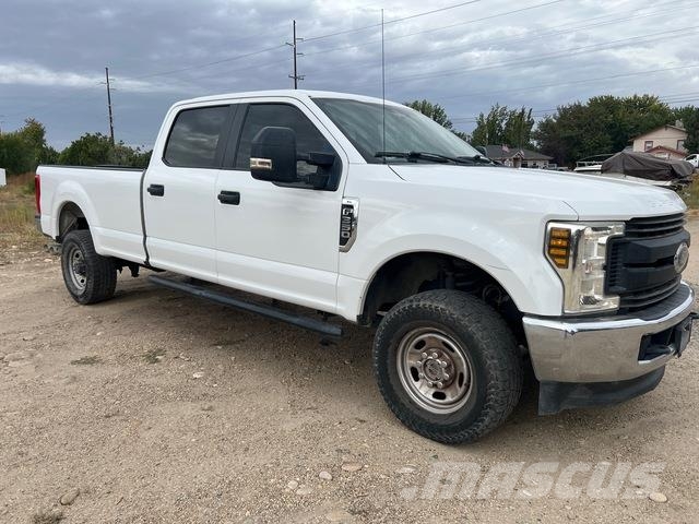 Ford F-350 Kis teherszállító/Platós kocsi