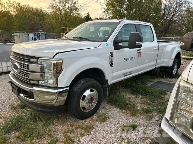 Ford F-350 Kis teherszállító/Platós kocsi