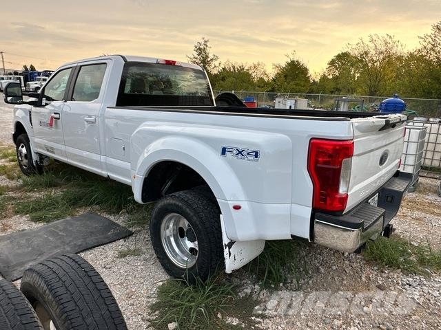 Ford F-350 Kis teherszállító/Platós kocsi