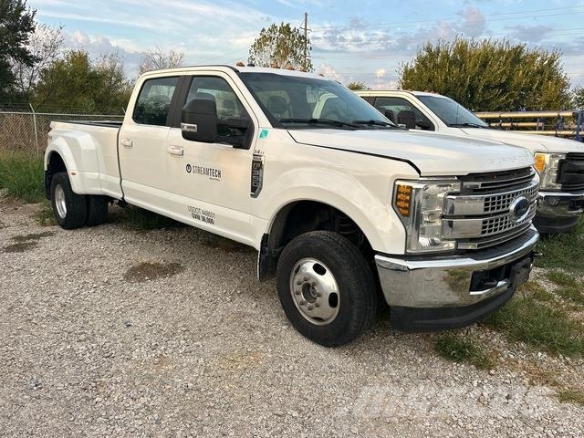 Ford F-350 Kis teherszállító/Platós kocsi