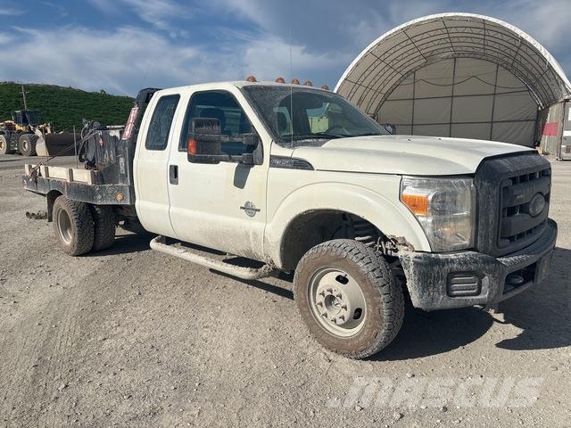 Ford F-350 Tovornjaki s kesonom/platojem