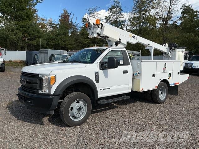 Ford F-450 トラック高所作業車