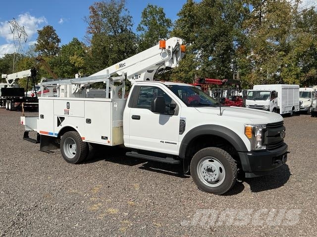 Ford F-450 トラック高所作業車