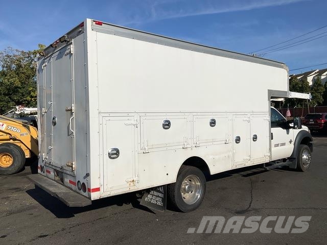Ford F-550 شاحنات ذات صهاريج