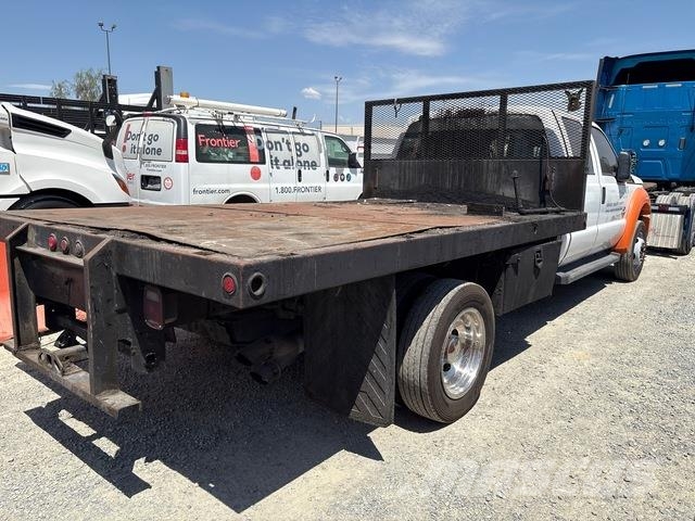 Ford F-550 Camion con sponde ribaltabili