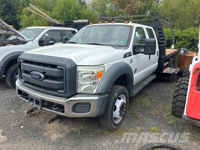 Ford F-550 Lastbil med lad/Flatbed