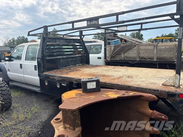 Ford F-550 Lastbil med lad/Flatbed