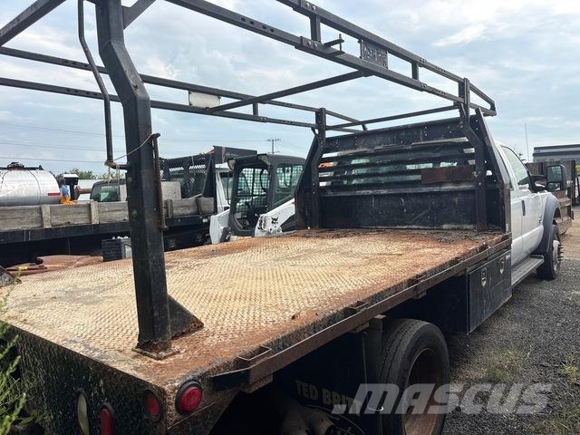 Ford F-550 Lastbil med lad/Flatbed