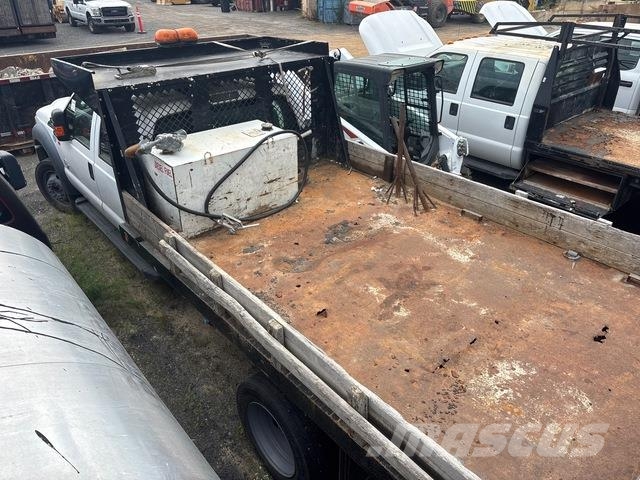 Ford F-550 Lastbil med lad/Flatbed