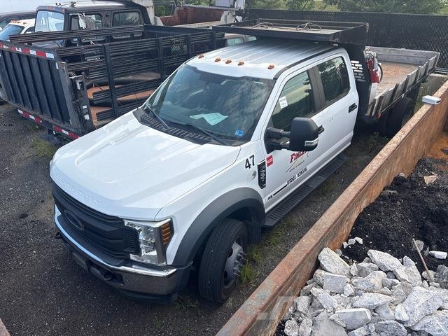 Ford F-550 Lastbil med lad/Flatbed