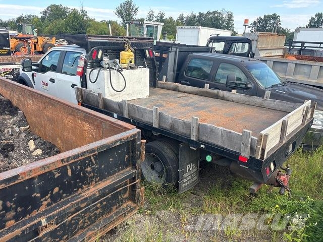 Ford F-550 Lastbil med lad/Flatbed